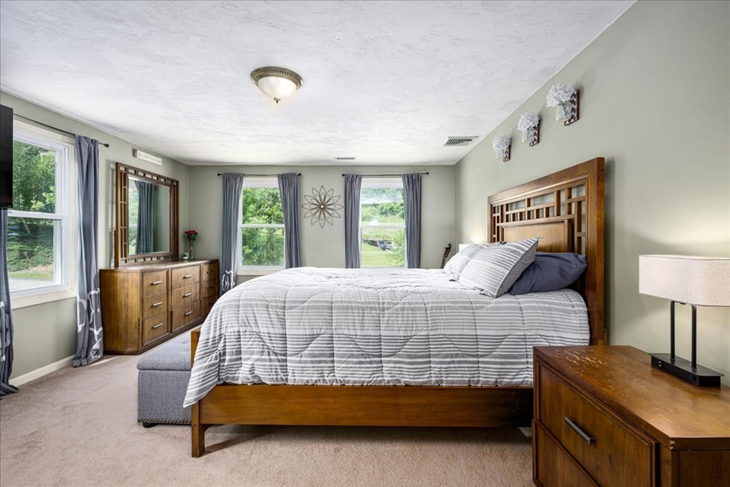 27 Meadowbrook Road Auburn, MA 01501 - Photo 13 of 37 Gallery Image 13