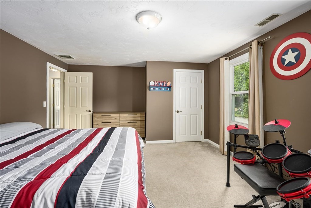 27 Meadowbrook Road Auburn, MA 01501 - Photo 18 of 37 Gallery Image 18