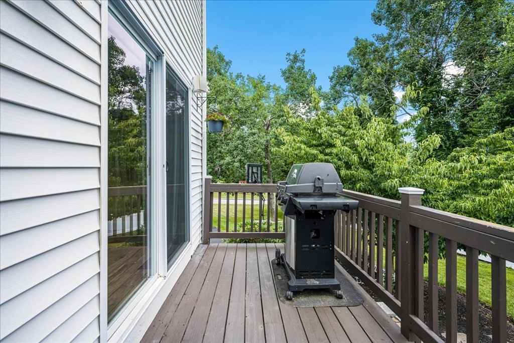 27 Meadowbrook Road Auburn, MA 01501 - Photo 26 of 37 Gallery Image 26