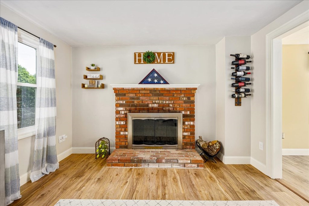 27 Meadowbrook Road Auburn, MA 01501 - Photo 4 of 37 Gallery Image 4