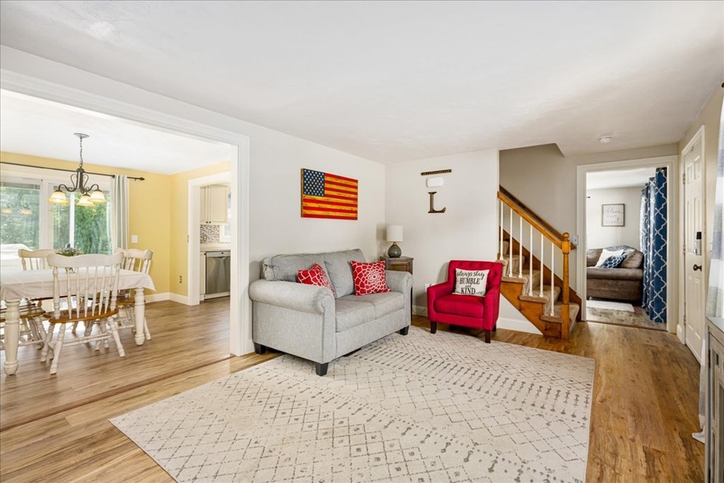 27 Meadowbrook Road Auburn, MA 01501 - Photo 5 of 37 Gallery Image 5
