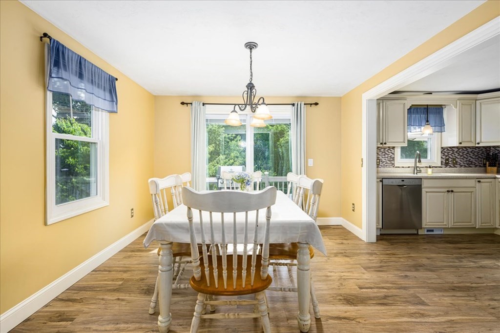 27 Meadowbrook Road Auburn, MA 01501 - Photo 8 of 37 Gallery Image 8