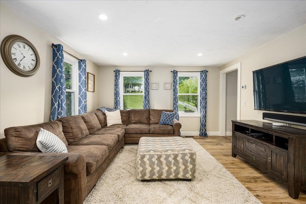 27 Meadowbrook Road Auburn, MA 01501 - Photo 10 of 37 Gallery Image 10