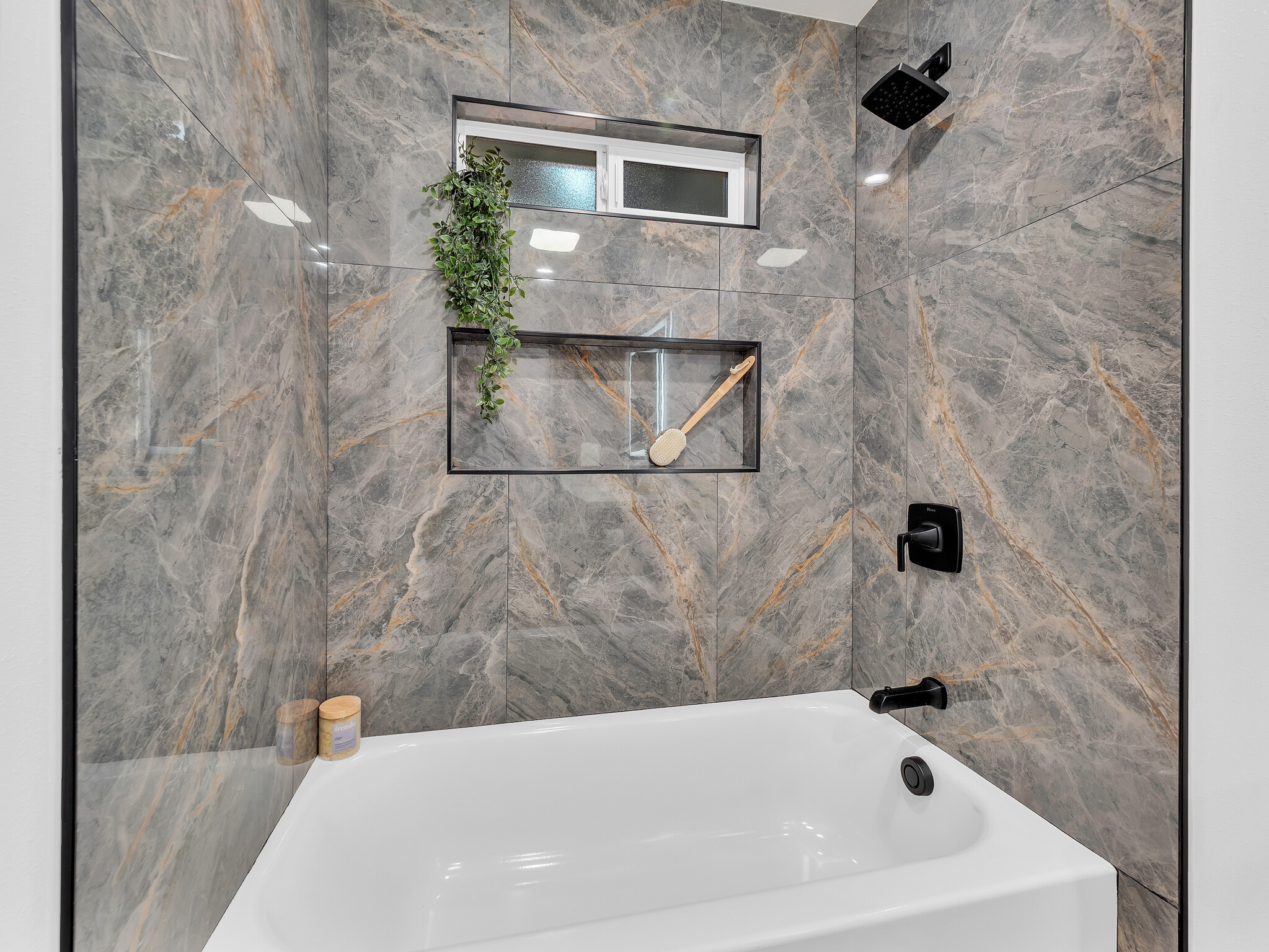 11-3790 9th Street Volcano, HI 96785 - Photo 18 of 30 a bathroom with a bathtub