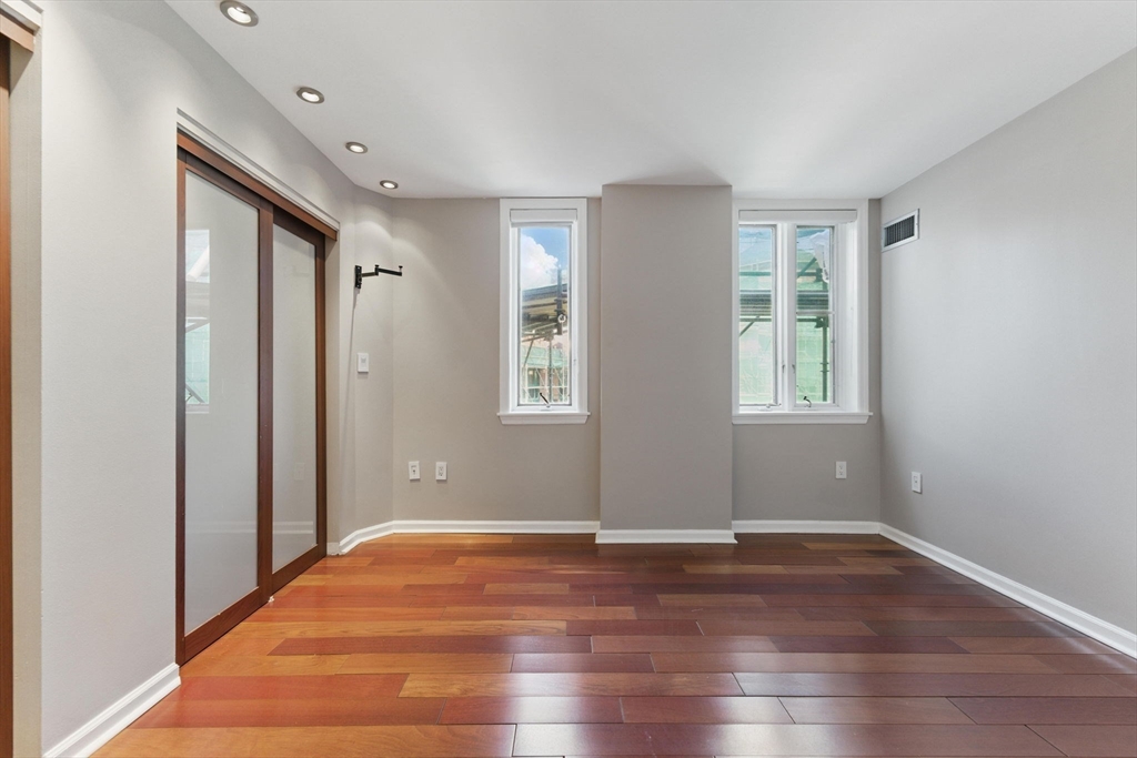 10 Rogers Street, Unit PH19 Cambridge, MA 02142 - Photo 11 of 39