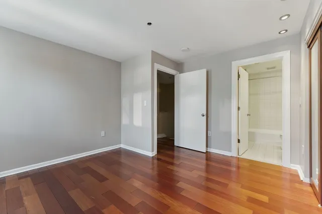 $1,190,000 | 10 Rogers Street, Unit PH19, Cambridge, MA 02142