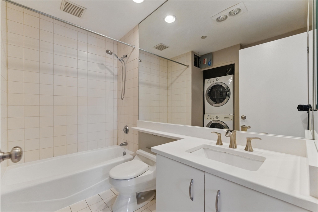 10 Rogers Street, Unit PH19 Cambridge, MA 02142 - Photo 13 of 39