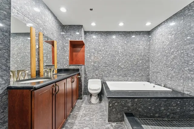 $1,190,000 | 10 Rogers Street, Unit PH19, Cambridge, MA 02142