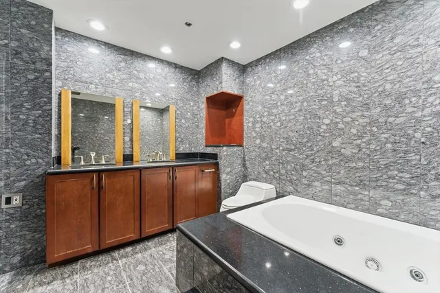 $1,190,000 | 10 Rogers Street, Unit PH19, Cambridge, MA 02142