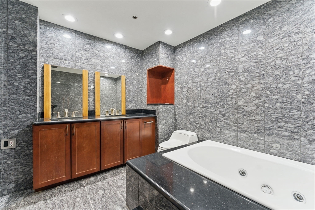 10 Rogers Street, Unit PH19 Cambridge, MA 02142 - Photo 20 of 39