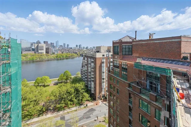 $1,190,000 | 10 Rogers Street, Unit PH19, Cambridge, MA 02142