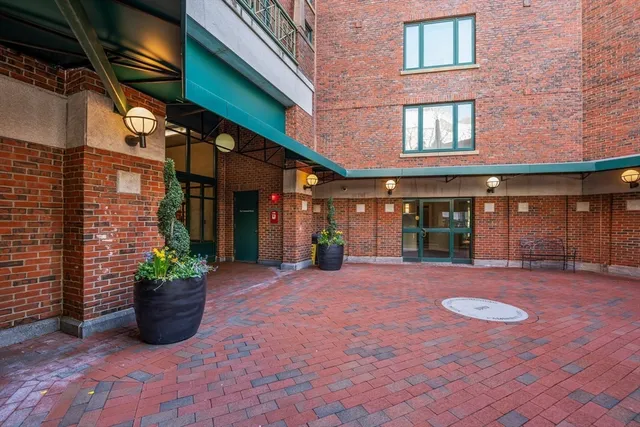 $1,190,000 | 10 Rogers Street, Unit PH19, Cambridge, MA 02142
