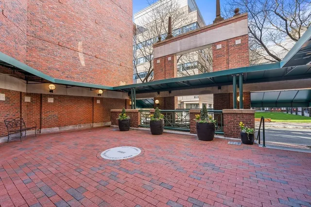 $1,190,000 | 10 Rogers Street, Unit PH19, Cambridge, MA 02142