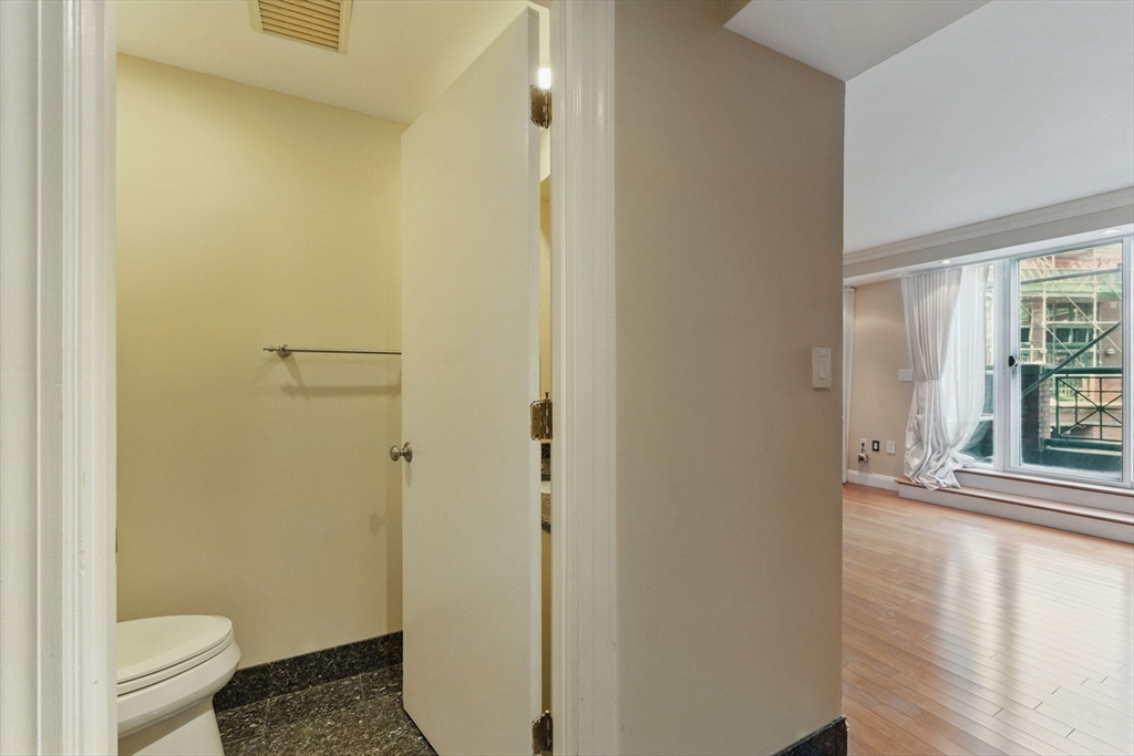 10 Rogers Street, Unit PH19 Cambridge, MA 02142 - Photo 5 of 39