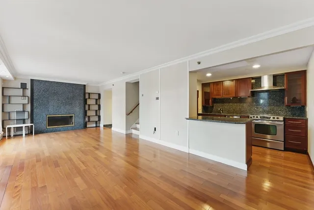 $1,190,000 | 10 Rogers Street, Unit PH19, Cambridge, MA 02142