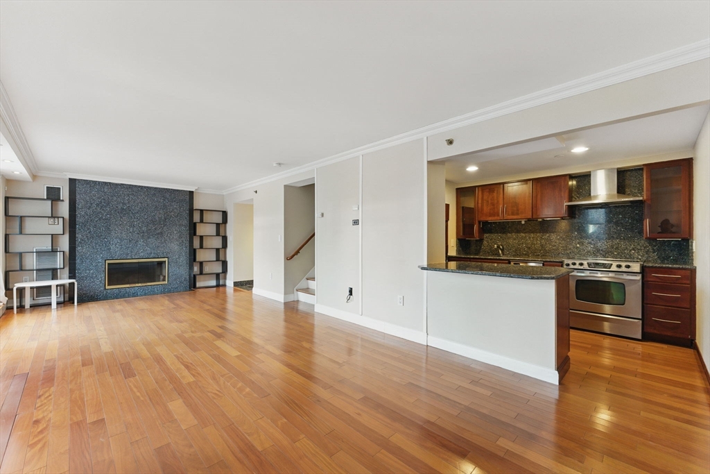 10 Rogers Street, Unit PH19 Cambridge, MA 02142 - Photo 6 of 39