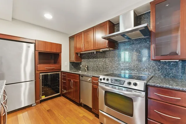 $1,190,000 | 10 Rogers Street, Unit PH19, Cambridge, MA 02142