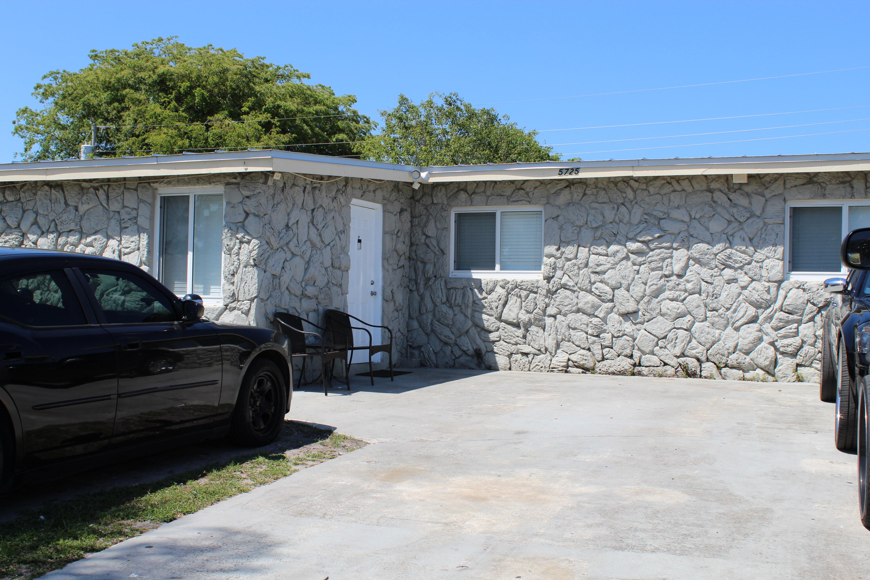 5725 South Rue Road West Palm Beach, FL 33415 - Photo 2 of 16 Front Exterior