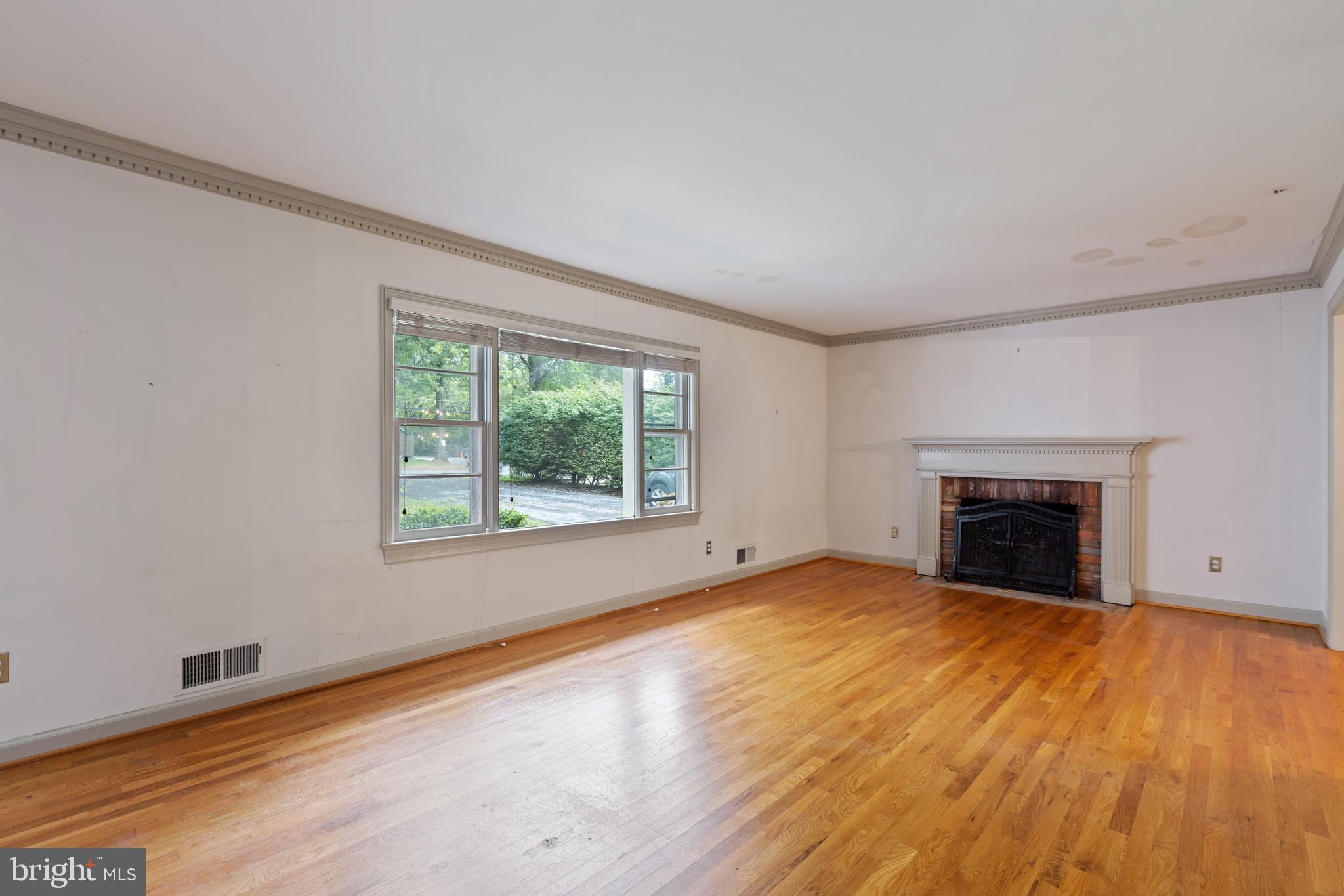 1301 Harding Lane Silver Spring, MD 20905 - Photo 6 of 28