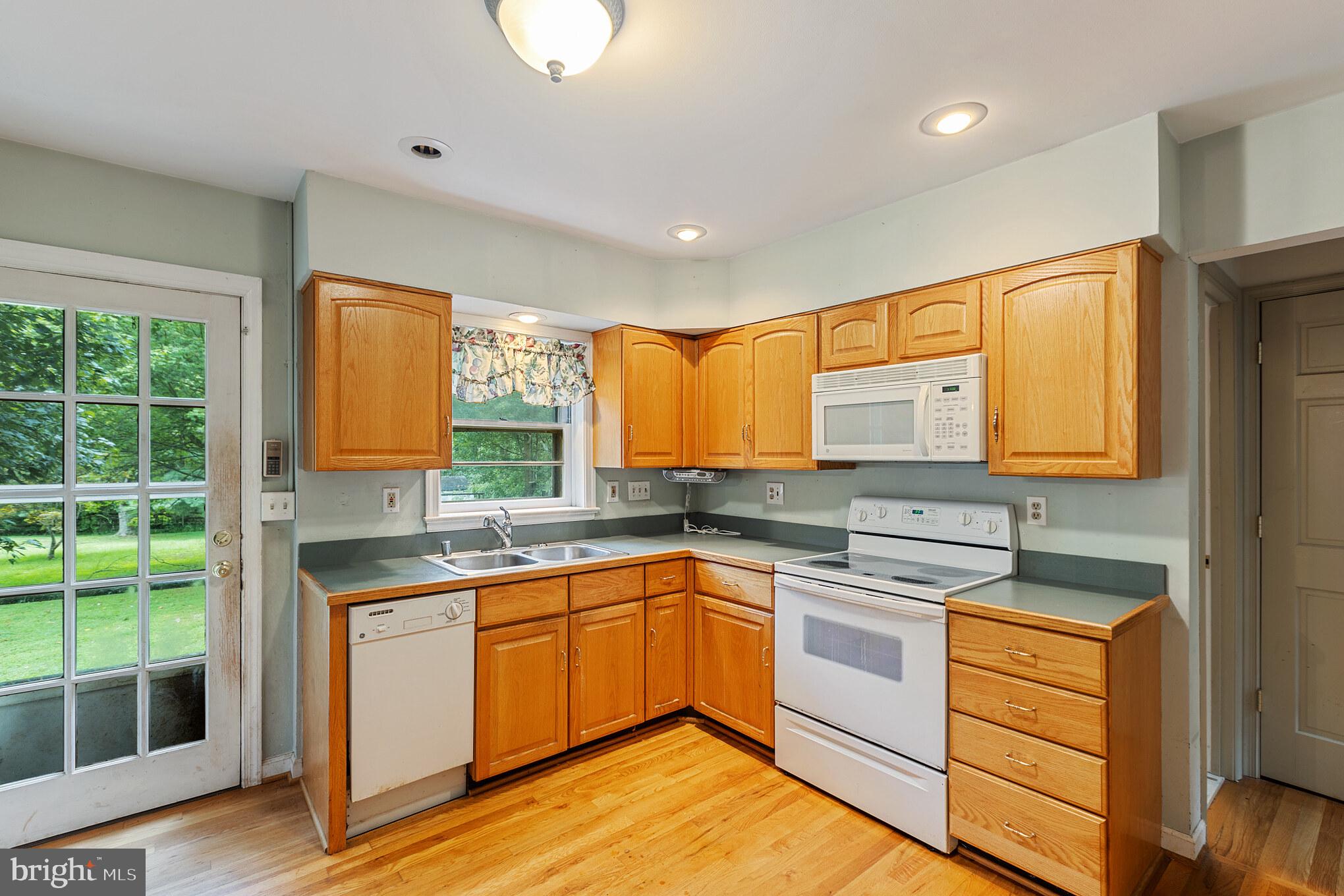 1301 Harding Lane Silver Spring, MD 20905 - Photo 7 of 28