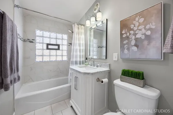 $525,000 | 1003 East Alder Lane, Mount Prospect, IL 60056
