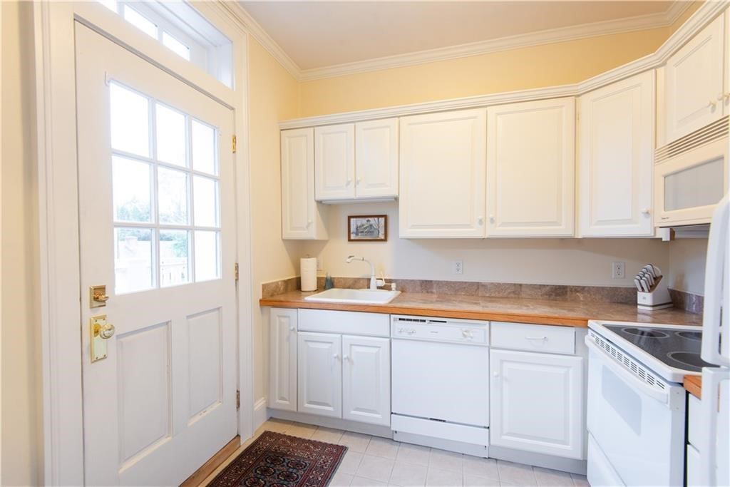 6 Restmere Terrace Middletown, RI 02842 - Photo 7 of 18