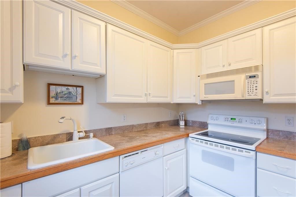 6 Restmere Terrace Middletown, RI 02842 - Photo 8 of 18