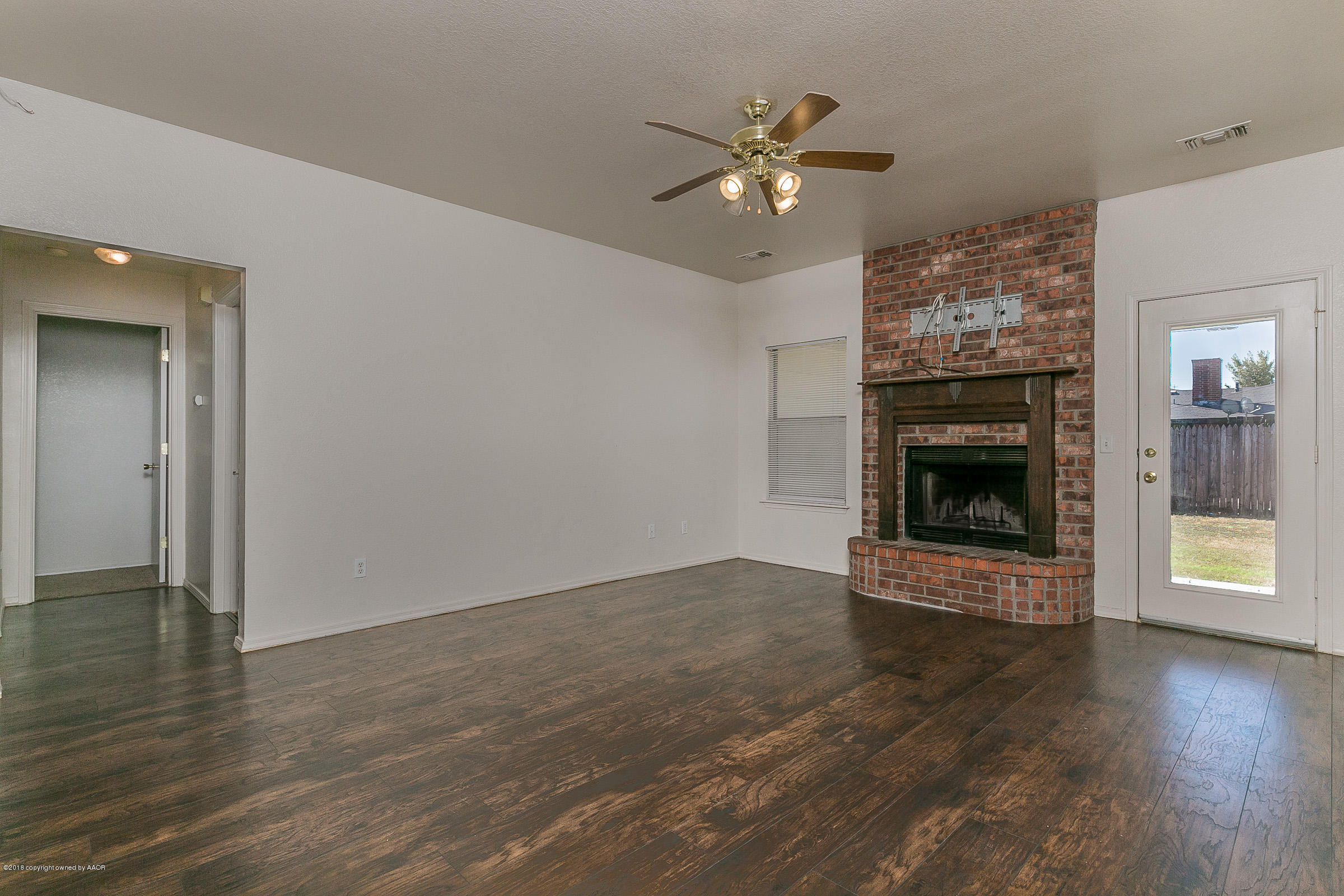 1005 Rushmore Drive Amarillo, TX 79110 - Photo 4 of 20 Living Room
