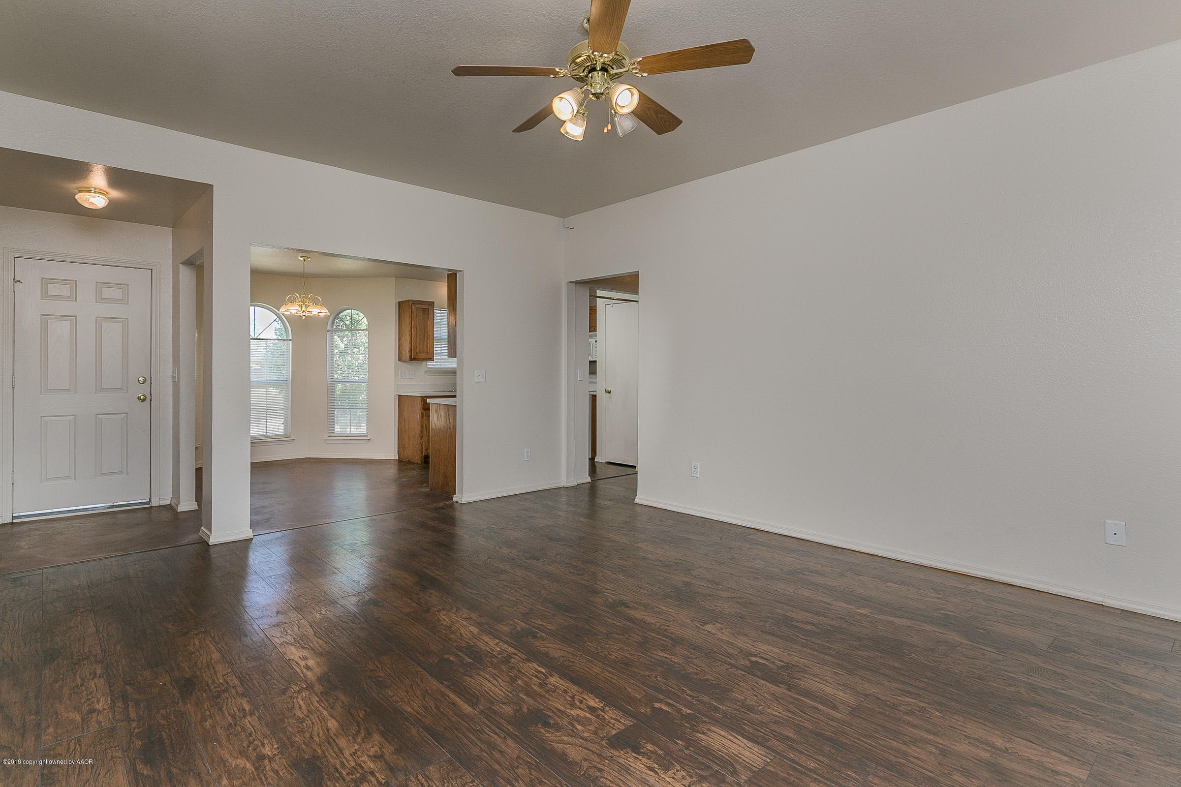 1005 Rushmore Drive Amarillo, TX 79110 - Photo 6 of 20 Living Room View 3