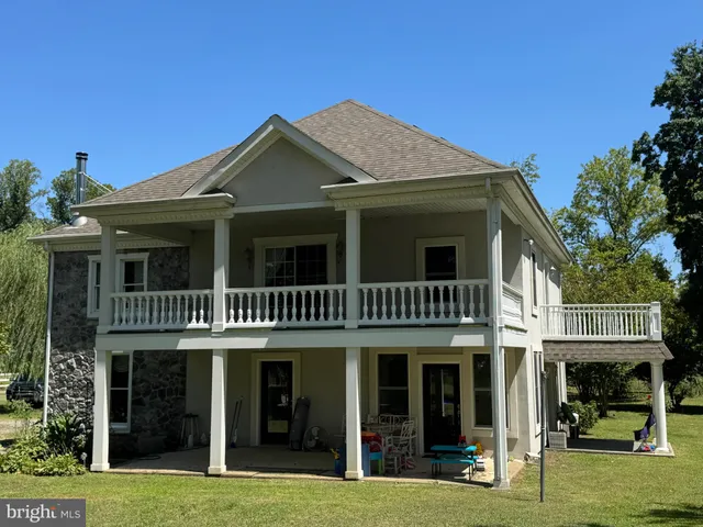 a view of livingroom with furniture and wooden floor