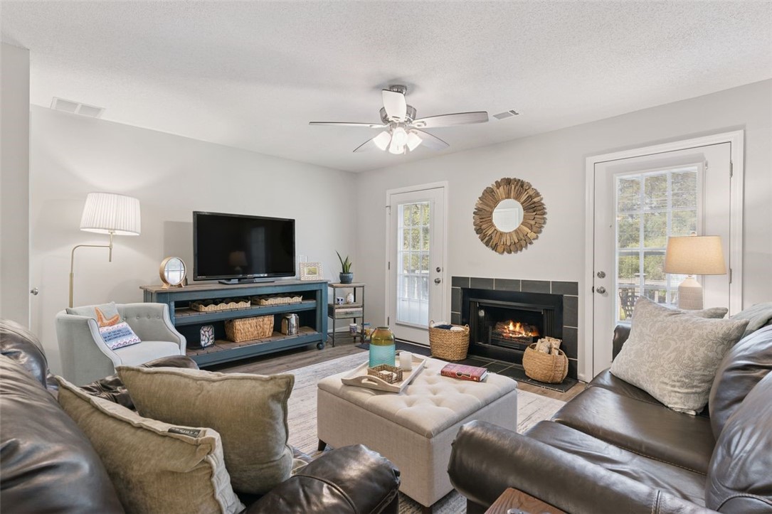 1000 Sea Island Road, Unit 63 St. Simons Island, GA 31522 - Photo 17 of 20 Living