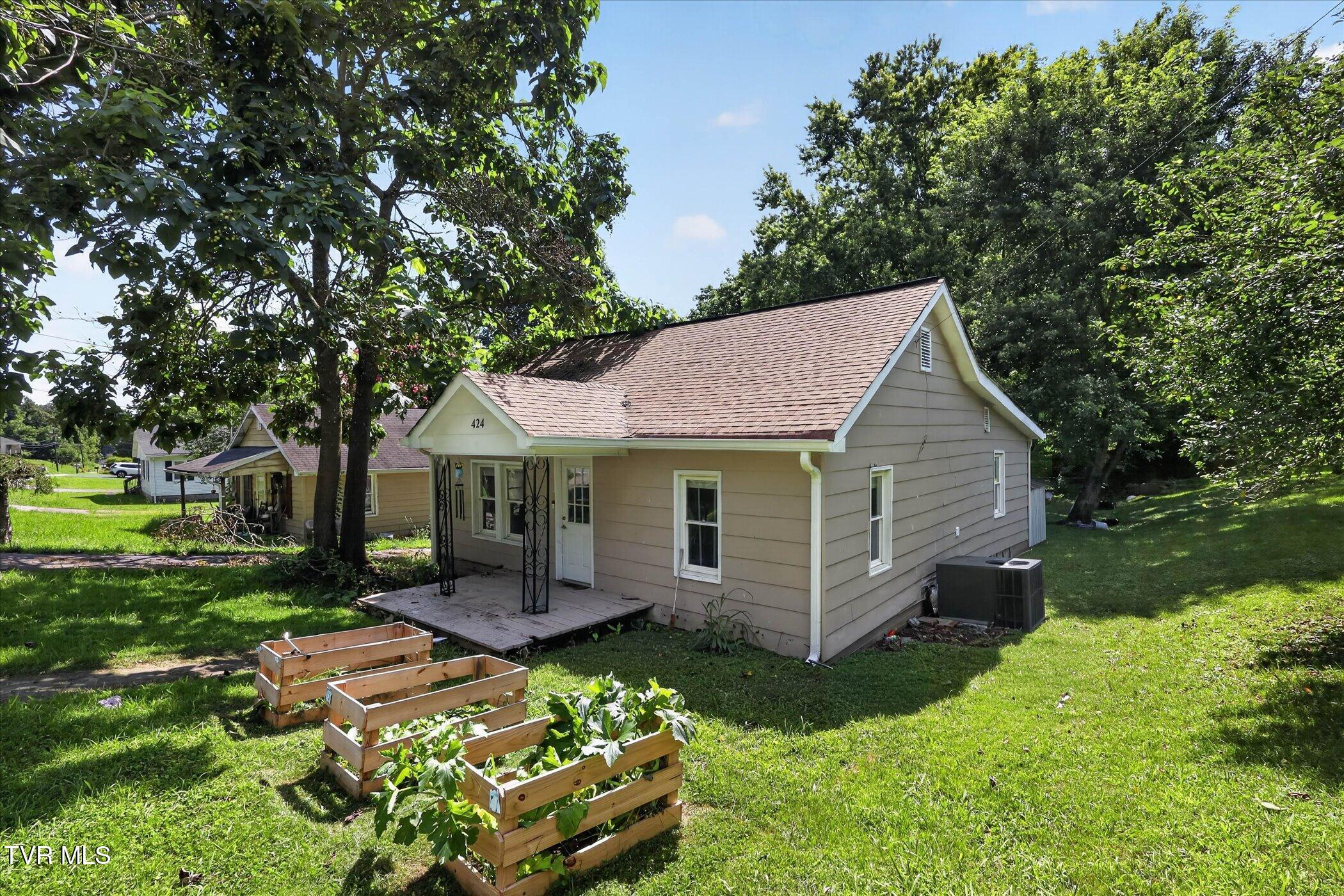 424 Lucy Road Kingsport, TN 37660 - Photo 2 of 49 2