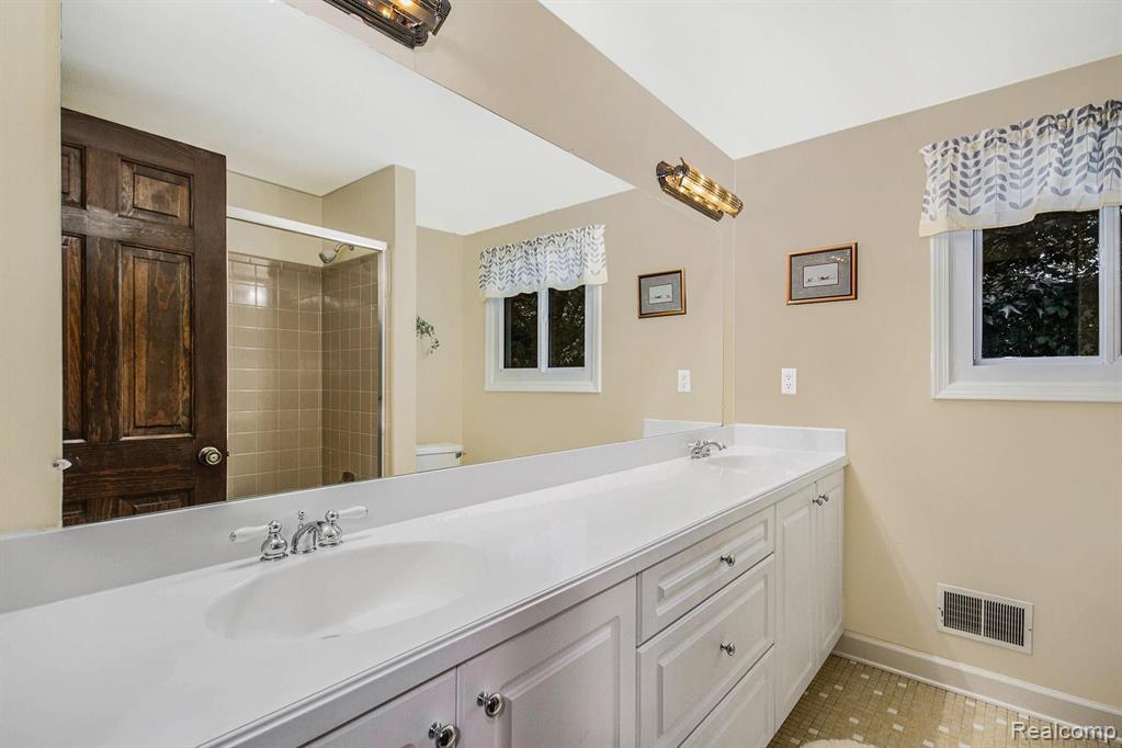 2991 Mohawk Lane Rochester Hills, MI 48306 - Photo 24 of 33