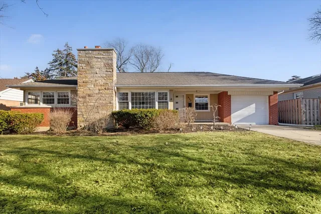 $530,000 | 537 South Chestnut Avenue, Arlington Heights, IL 60005
