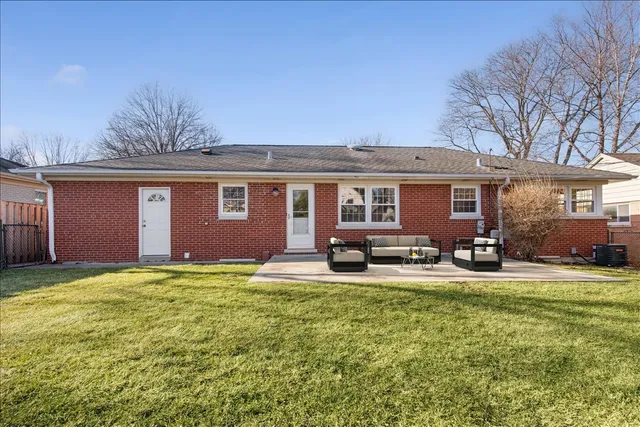 $530,000 | 537 South Chestnut Avenue, Arlington Heights, IL 60005