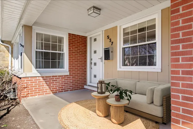 $530,000 | 537 South Chestnut Avenue, Arlington Heights, IL 60005
