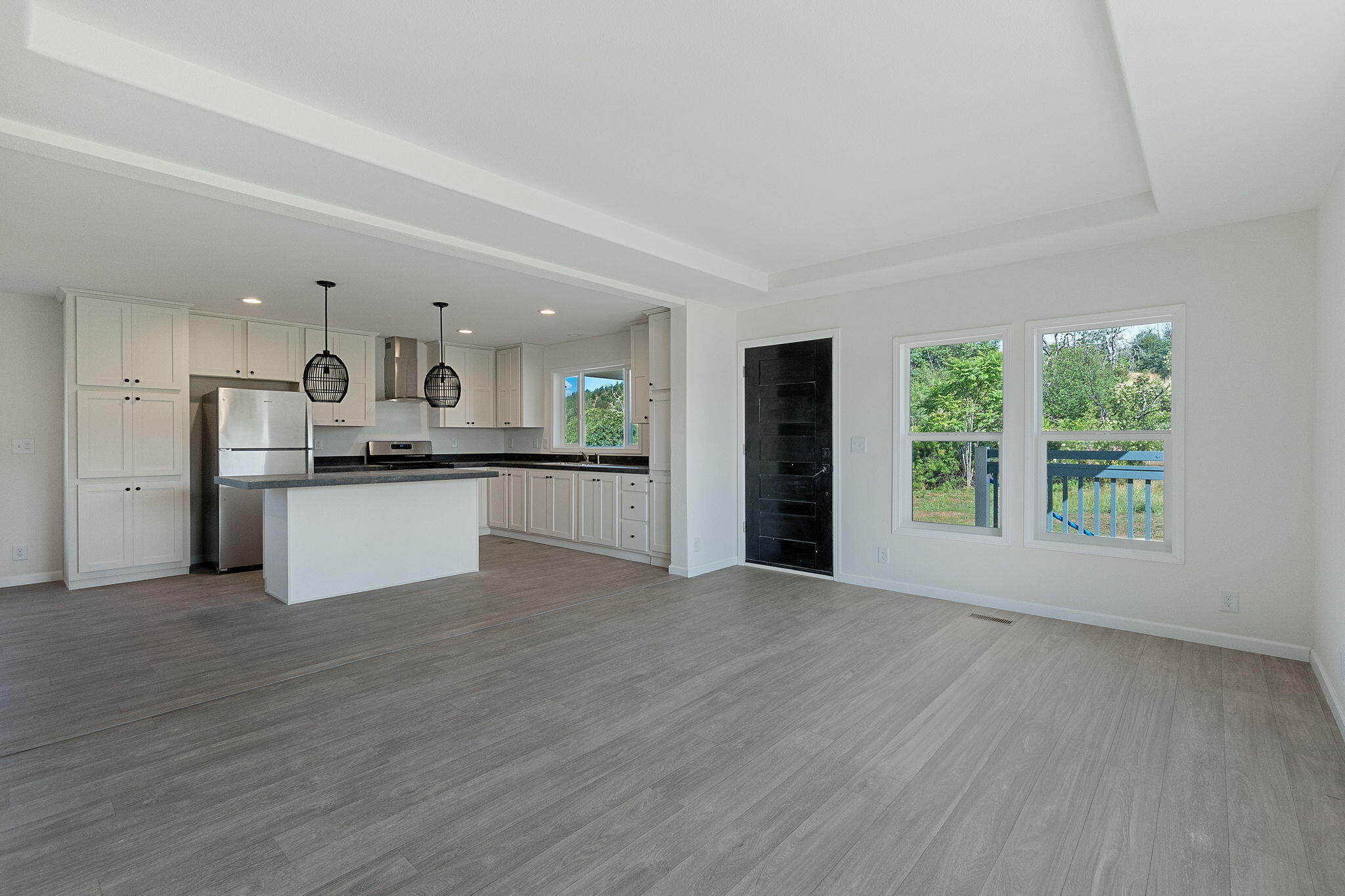 11258 Iron Mountain Road Redding, CA 96001 - Photo 2 of 27 Large open space