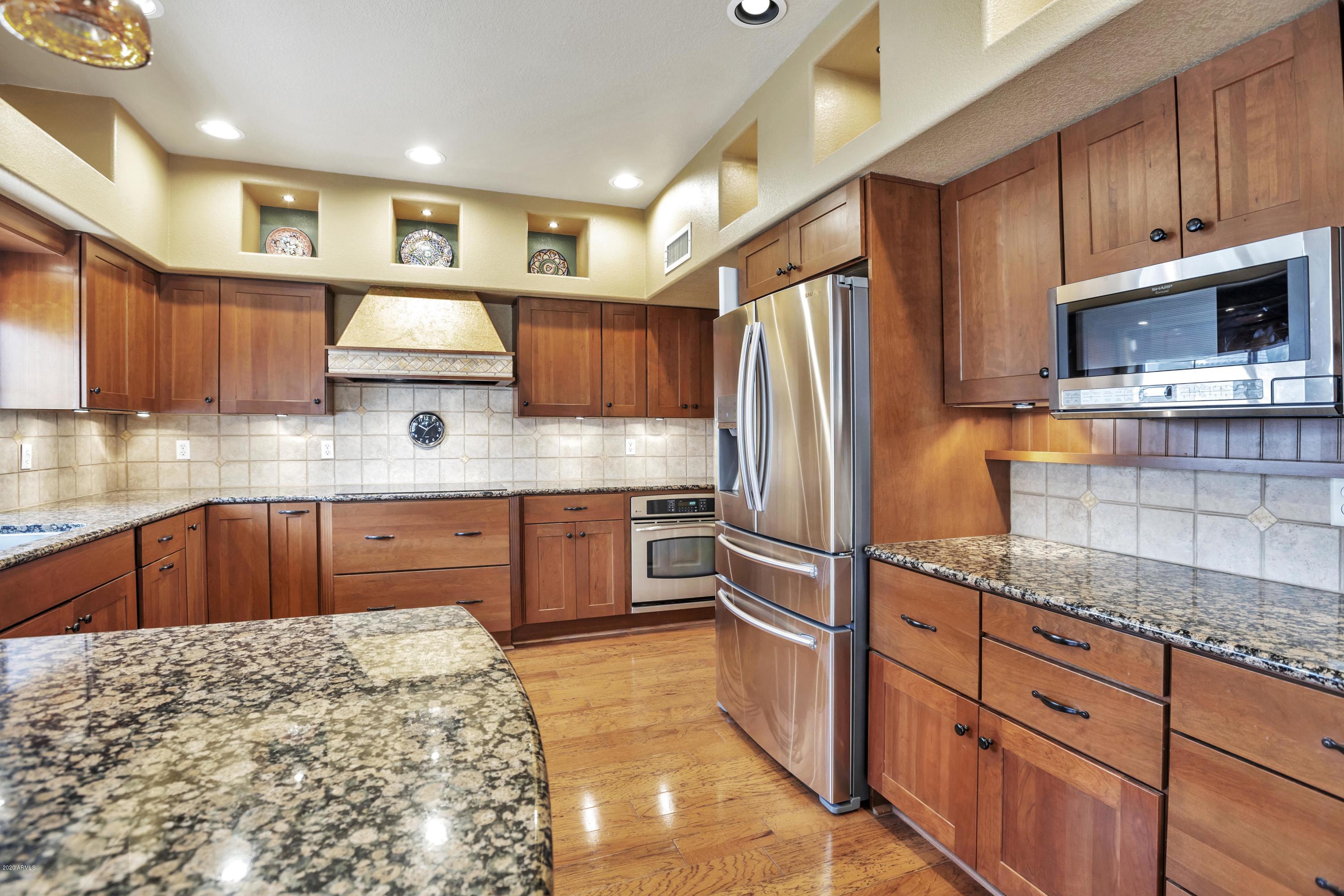 173 West El Freda Road Tempe, AZ 85284 - Photo 12 of 48 Kitchen