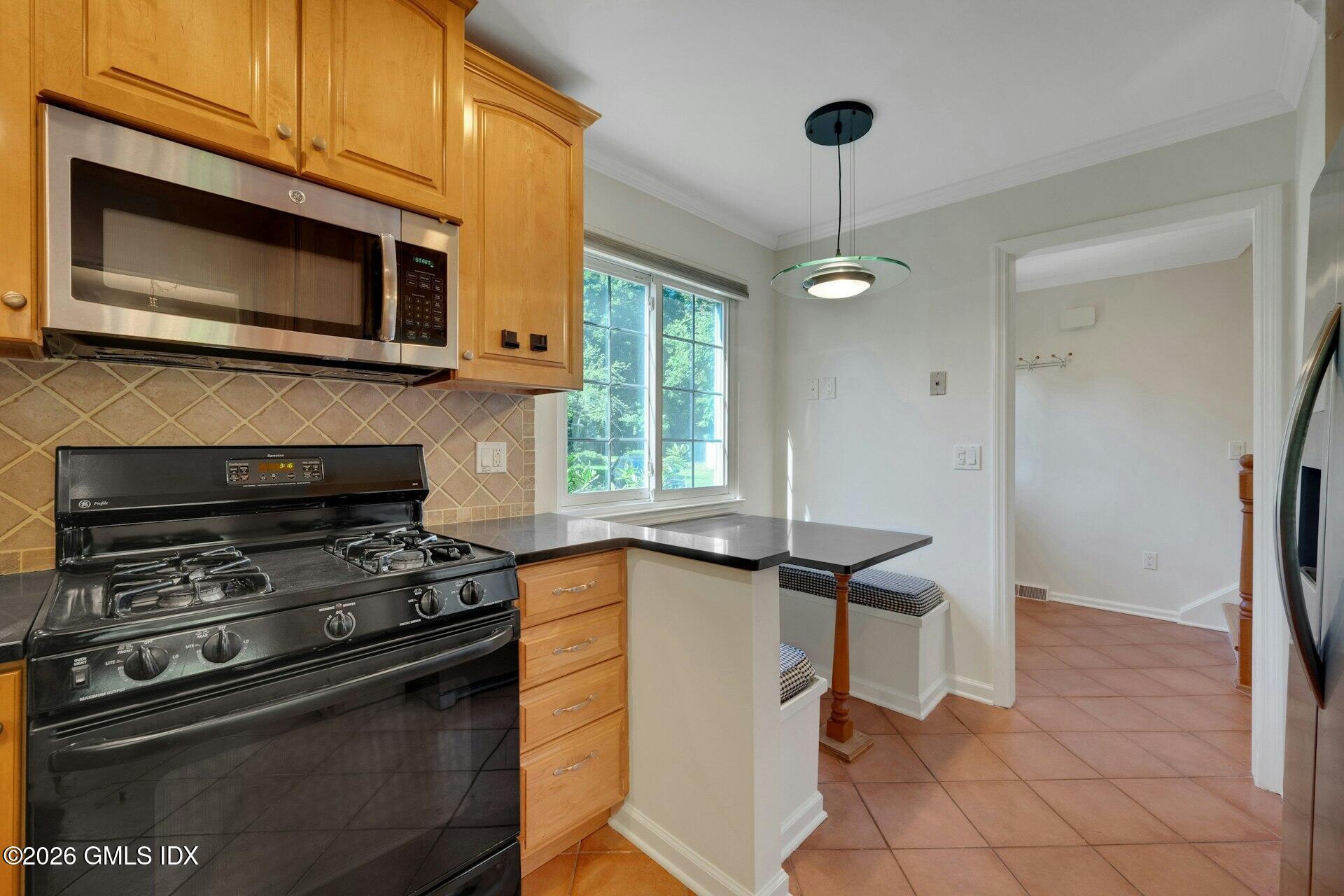 37 Sheep Hill Road, Unit 10 Riverside, CT 06878 - Photo 10 of 40 Kitchen