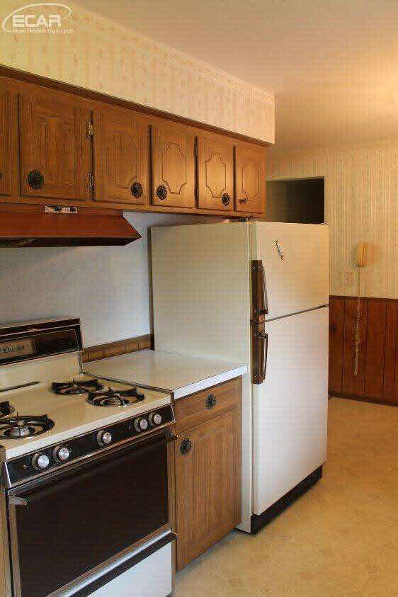 4503 Torrey Road Flint, MI 48507 - Photo 7 of 34 20455327-6.JPG