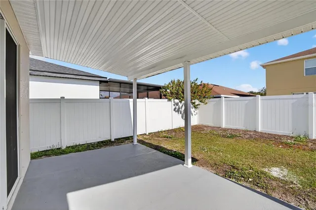 a view of an house with backyard and garden