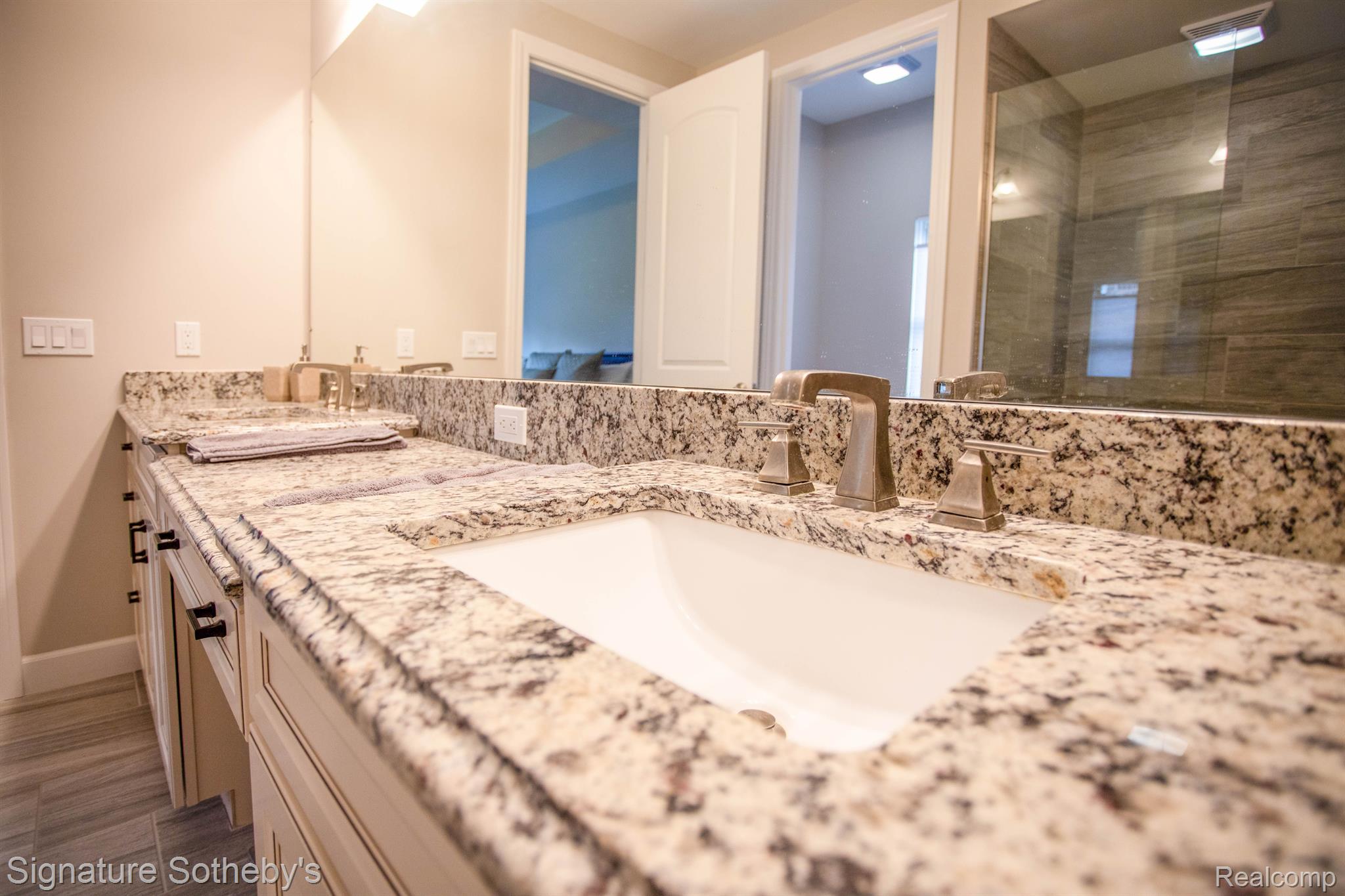 5470 Woodfall Road, Unit 1 Clarkston, MI 48348 - Photo 35 of 60 Love the Granite