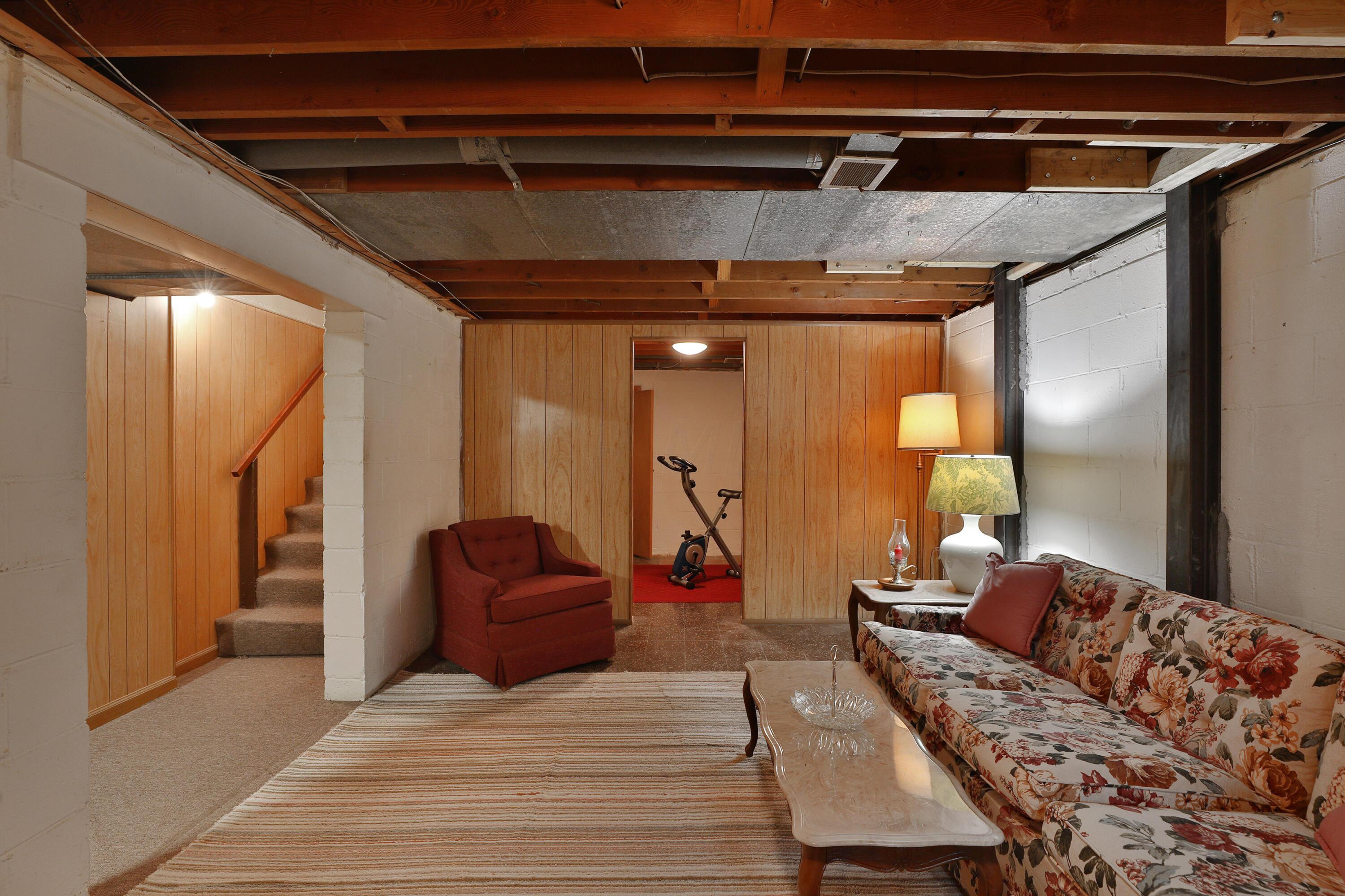 645 Morse Road Columbus, OH 43214 - Photo 23 of 41 Rec Room