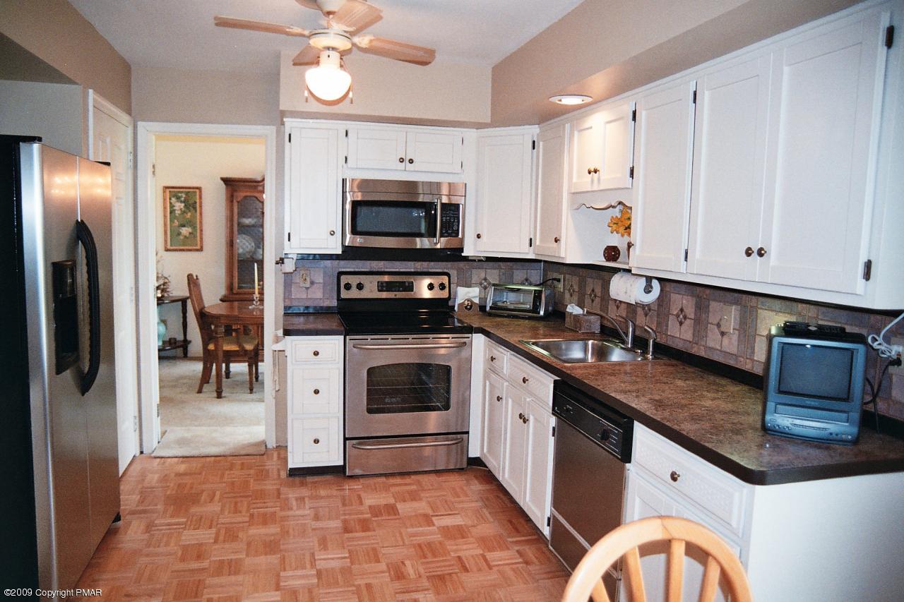 3 Fawn View Road Brodheadsville, PA 18322 - Photo 8 of 31 Kitchen