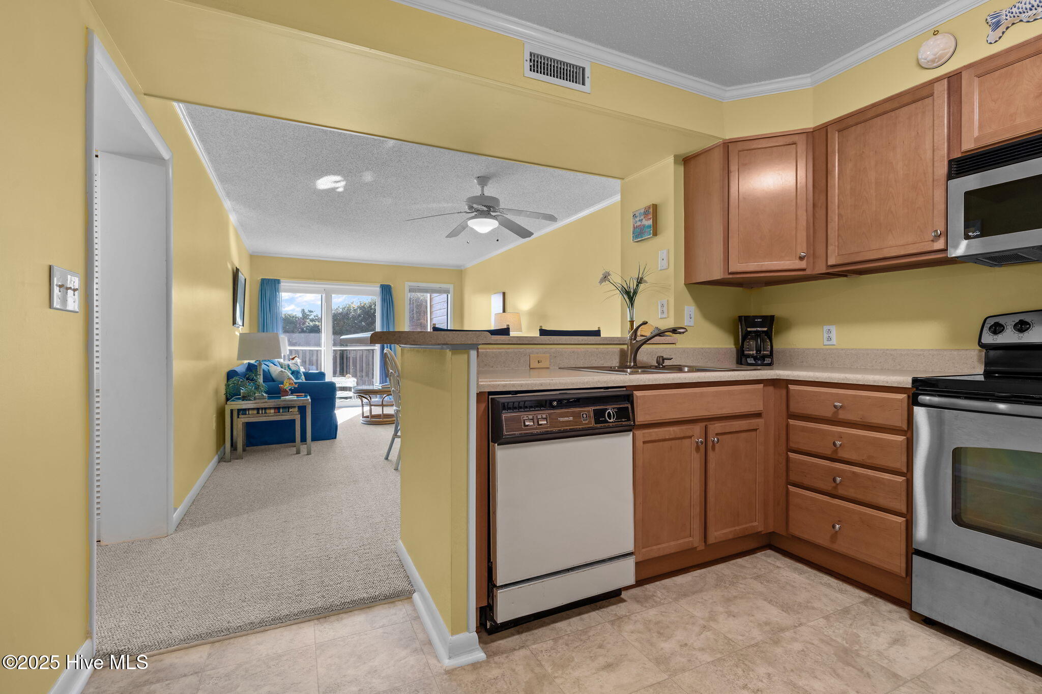 2509 West Fort Macon Road, Unit 103B Atlantic Beach, NC 28512 - Photo 3 of 48 Kitchen