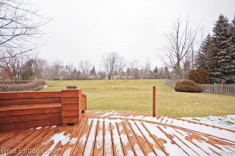 40584 East Mill Rd Court Novi, MI 48375 - Photo 21 of 25 Deck view #1