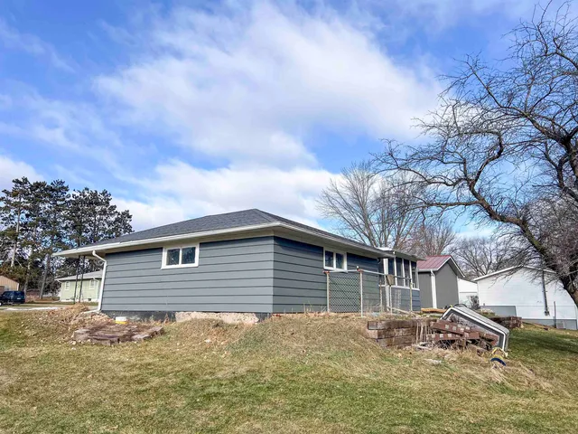 $229,999 | 520 Vernon Avenue, Hillsboro, WI 54634