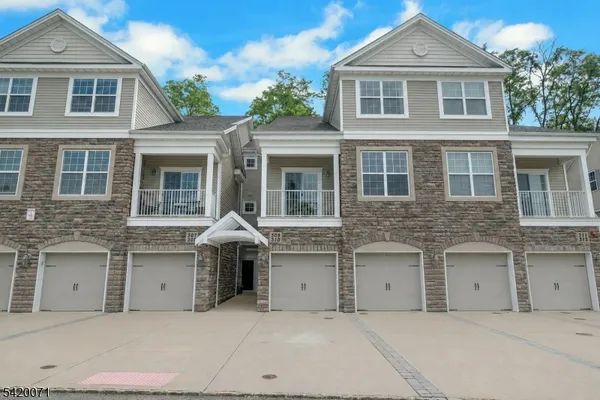 $635,000 | 310 Waterview Court, Unit 310, Cedar Knolls, NJ 07927