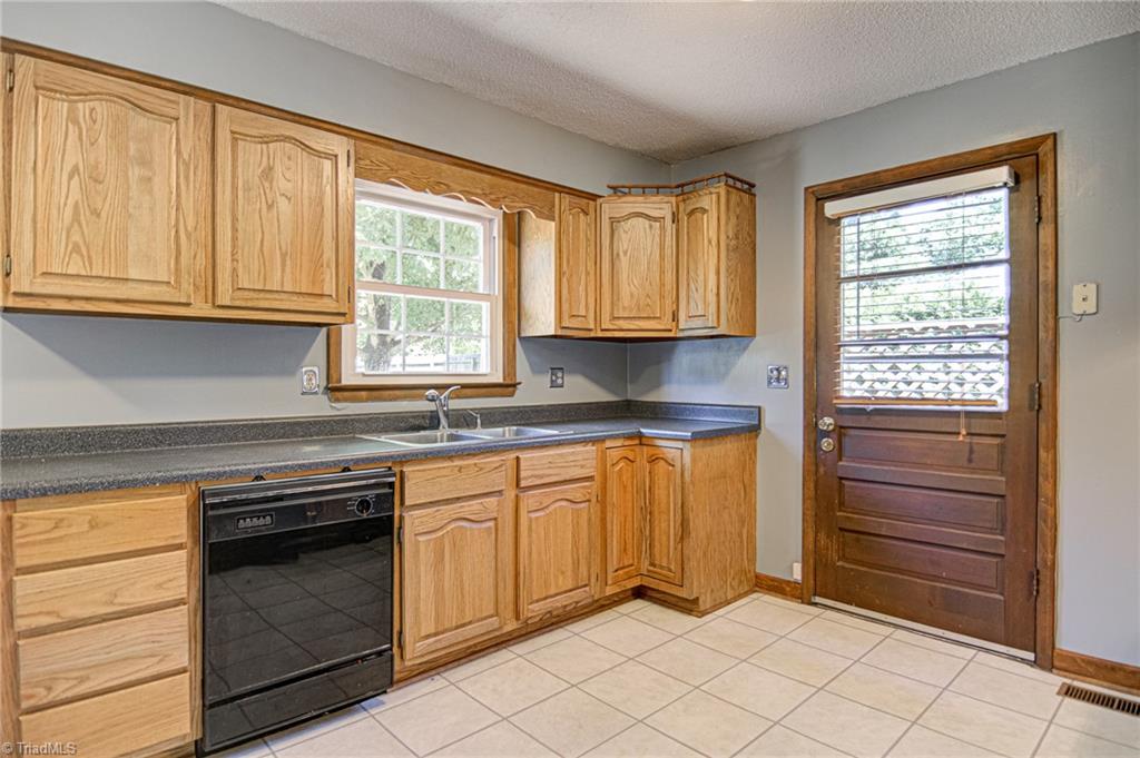 134 Maple Lane King, NC 27021 - Photo 9 of 32