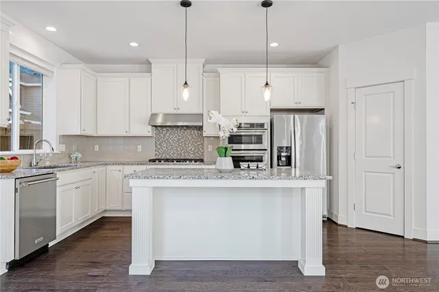 $999,999 | 18717 43rd Drive Southeast, Bothell, WA 98012